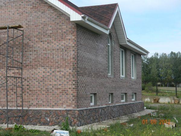 Отделка фасадов зданий плиткой Arbrick™, имитирующей искусственный камень