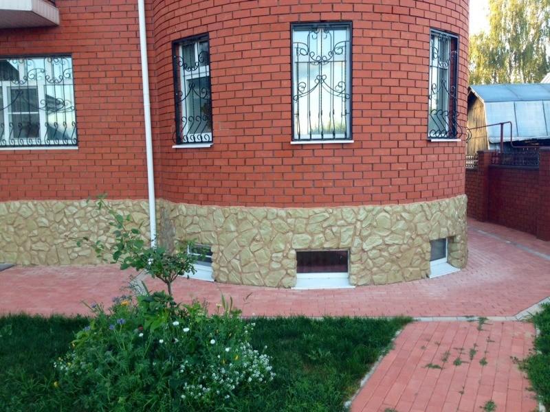 Декоративный камень под кирпич для отделки фасада, цоколя, зданий, дома
